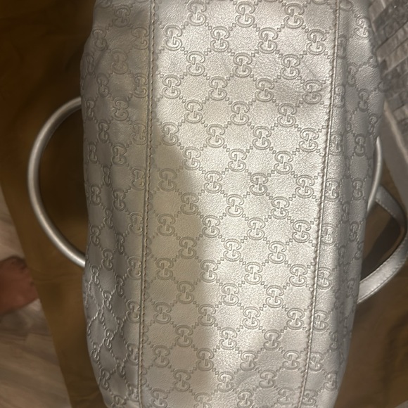 ￼ authentic leather Sukey medium silver Gucci bag great shape!!!! - Picture 3 of 10